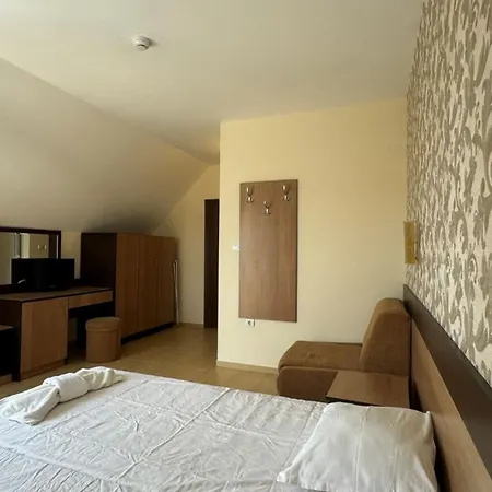Bratanov Iris Studio * Sunny Beach